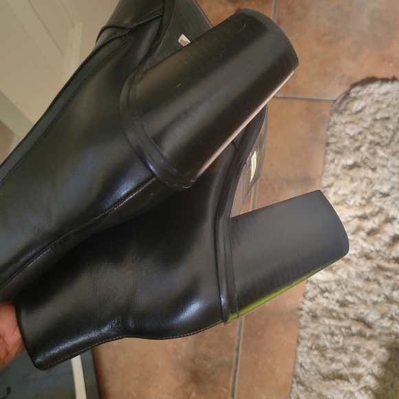 Leather Gianni Bini Western style Bootie - Picture 5 of 6